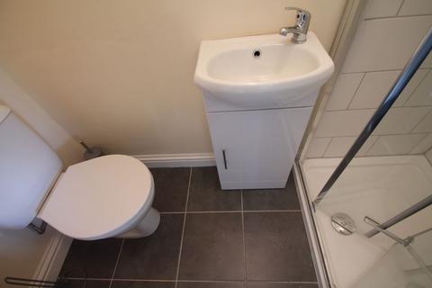 1 bedroom apartment to rent, Violet Avenue, Uxbridge, UB8