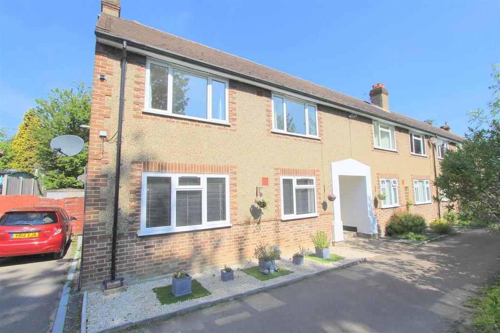 Wandle Court Gardens, Beddington 2 bed £260,000