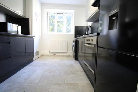 3 bedroom flat to rent, Charles Square, London N1