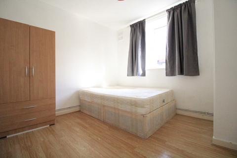 3 bedroom flat to rent, Charles Square, London N1
