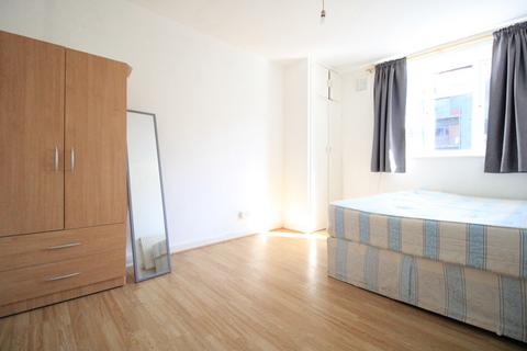 3 bedroom flat to rent, Charles Square, London N1