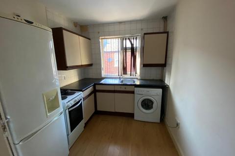 1 bedroom flat to rent, Studio Flat To Let - HP12