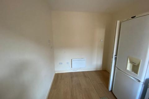 1 bedroom flat to rent, Studio Flat To Let - HP12