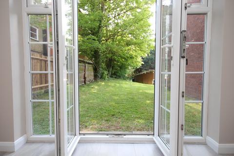 1 bedroom flat to rent, Cookham Road Maidenhead Berkshire