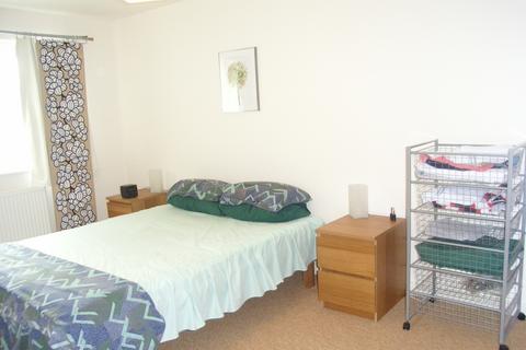 2 bedroom apartment to rent, ST MICHAELS COURT, SWINTON, MANCHESTER M27