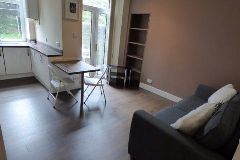 2 bedroom flat to rent, Willowbank Road, Aberdeen, AB11