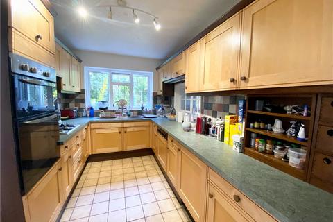 5 bedroom detached house to rent, Lodge Close, Englefield Green, Egham, TW20