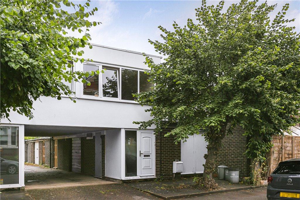 Montserrat Road, Putney, SW15 1 bed apartment £1,500 pcm (£346 pw)