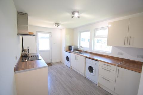 2 bedroom detached bungalow to rent, Common Lane, Luton LU3