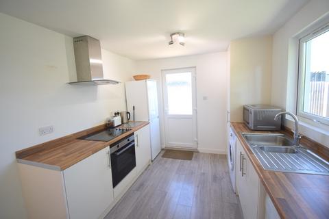 2 bedroom detached bungalow to rent, Common Lane, Luton LU3