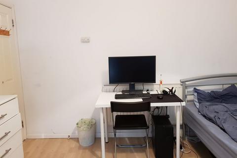 5 bedroom flat share to rent, Rigby Mews, Ilford