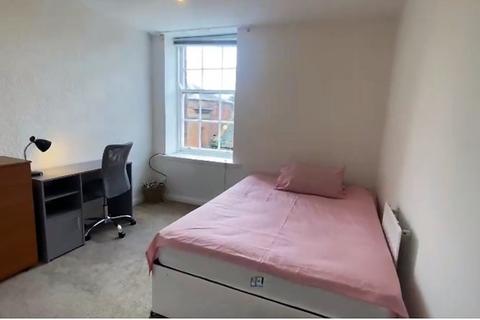 3 bedroom flat to rent, Causewayside, Newington, Edinburgh, EH9