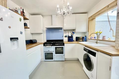 25 Palmerston Drive, Exeter, EX4 2JA