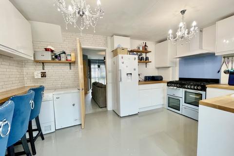 25 Palmerston Drive, Exeter, EX4 2JA