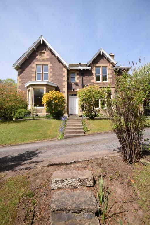 Perth Road, Crieff, Perthshrie, PH7 3EQ 4 bed detached house £499,000