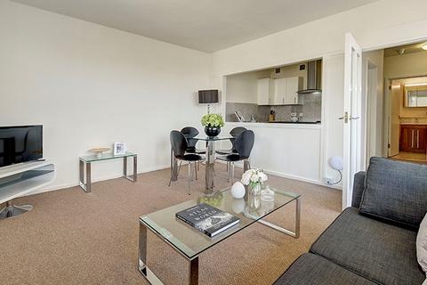 1 bedroom flat to rent, Luke House SW1