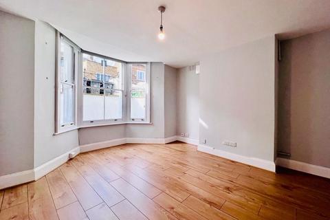 1 bedroom flat to rent, Brookfield Road, Victoria Park E9