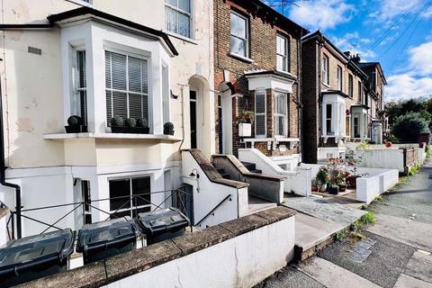 1 bedroom flat to rent, Brookfield Road, Victoria Park E9