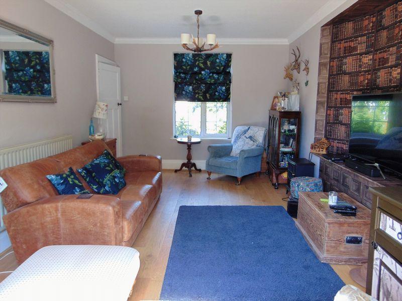 The Dingle, Daventry NN11 4DJ 3 bed detached house £350,000