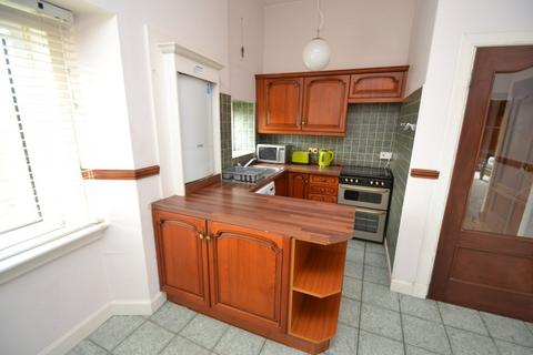 2 bedroom flat to rent, Millar Place, Riverside FK8