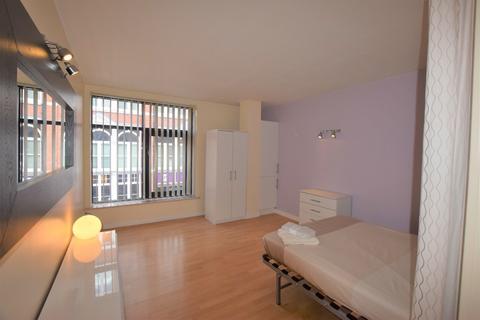 Studio to rent, Britannia House, 16 York Place, Leeds
