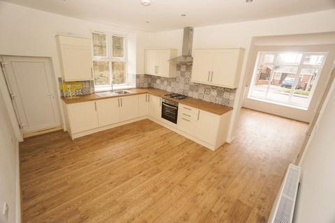 3 bedroom end of terrace house to rent, Longsight, Harwood