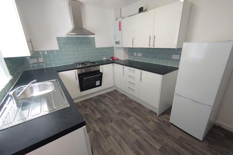 4 bedroom terraced house to rent, Hannan Road, Liverpool