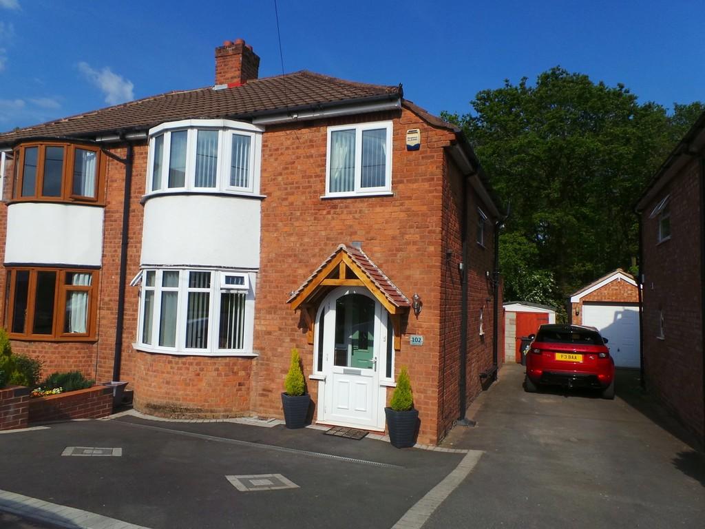 Lindrosa Road, Streetly 3 bed semidetached house £330,000