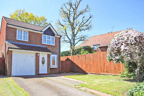 3 bedroom detached house to rent, Digswell Rise, Welwyn Garden City, Hertfordshire