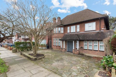 6 bedroom detached house to rent, Fairholm, London N3 3ED