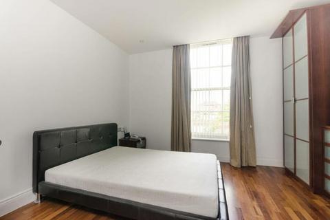 2 bedroom apartment to rent, Royal Drive , London  N11