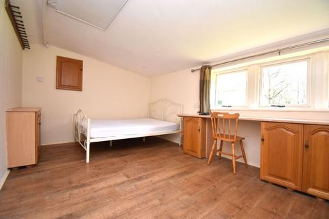 Studio to rent, Whiddon Down