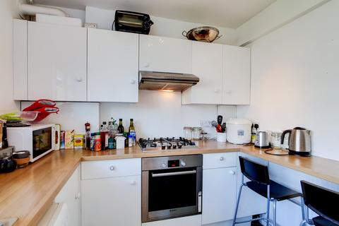 2 bedroom flat to rent, Congreve Street, London