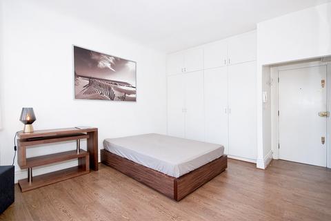 Studio to rent, Hans Crescent, Knightsbridge SW1X