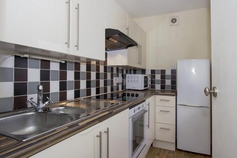 3 bedroom flat to rent, The Triangle, Triangle