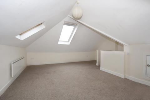 3 bedroom flat to rent, The Triangle, Triangle