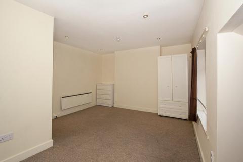 3 bedroom flat to rent, The Triangle, Triangle