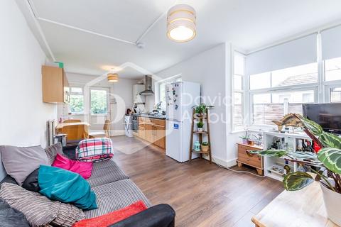 2 bedroom apartment to rent, Lausanne Road, Turnpike Lane, London