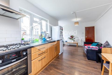 2 bedroom apartment to rent, Lausanne Road, Turnpike Lane, London