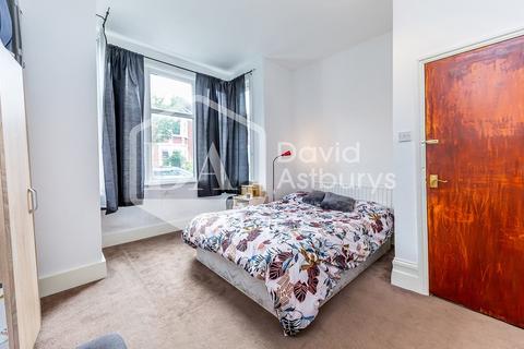 2 bedroom apartment to rent, Lausanne Road, Turnpike Lane, London
