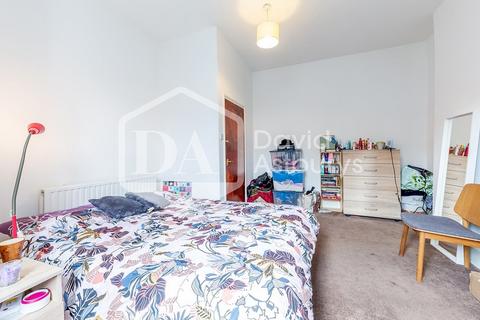 2 bedroom apartment to rent, Lausanne Road, Turnpike Lane, London
