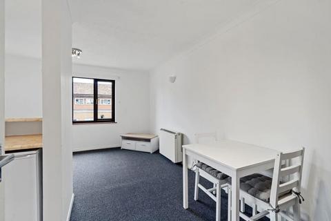 1 bedroom flat to rent, Cross Road, Wiimbledon, SW19