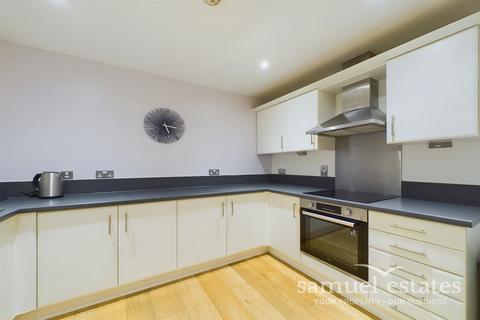 Flat 13, Vista House, 2 Chapter Way, London, SW19 2RY