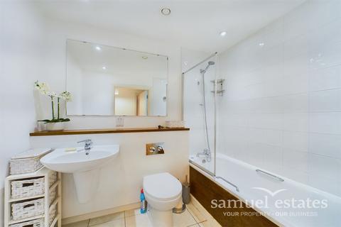 Flat 13, Vista House, 2 Chapter Way, London, SW19 2RY