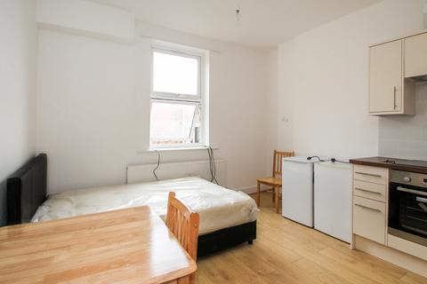 Studio for sale, Holloway Road, N7