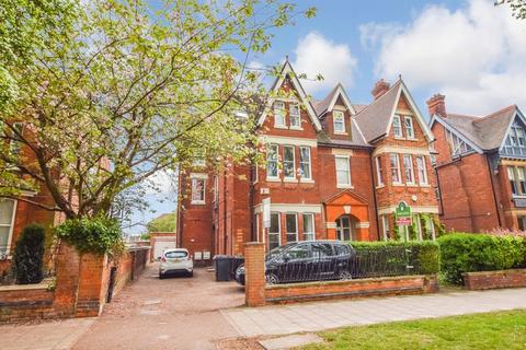 Studio to rent, De Pary's Avenue, Bedford