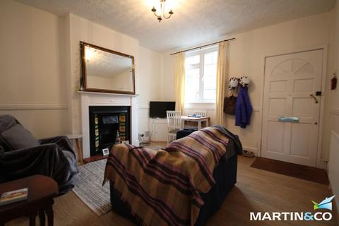 2 bedroom terraced house to rent, South Street, Harborne, B17