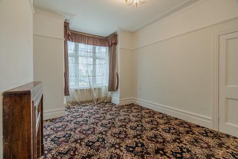 4 bedroom terraced house to rent, Friern Barnet  N11