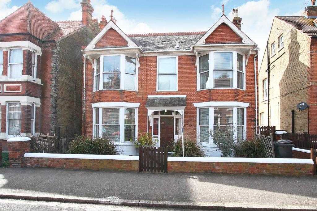 Downs Park, Herne Bay 4 bed detached house £425,000