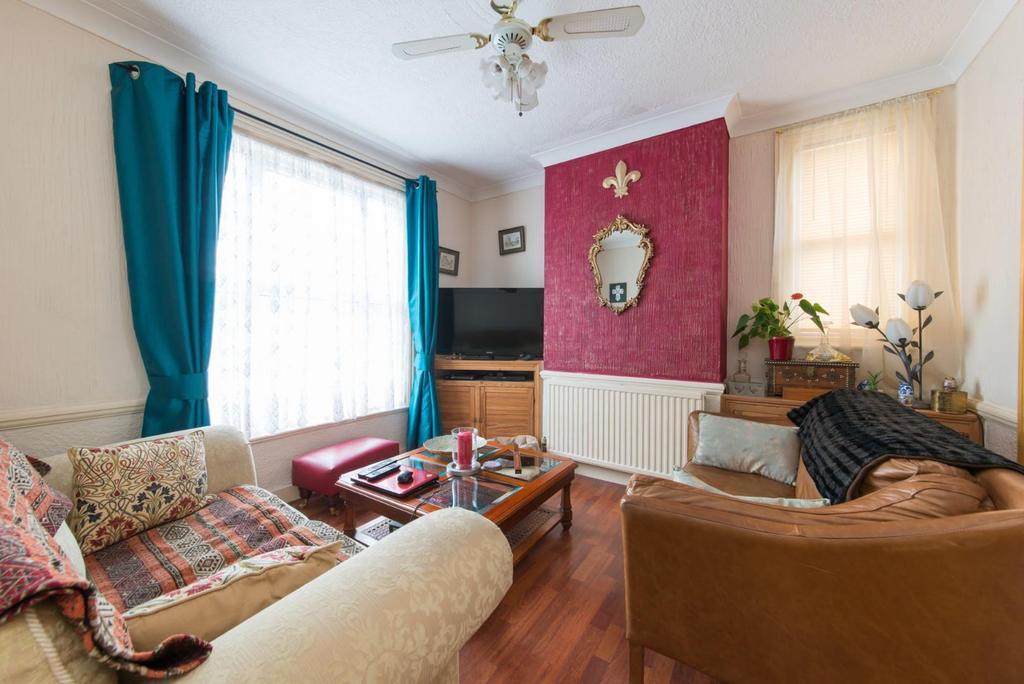 Avenue Road, Ramsgate 2 bed end of terrace house £210,000